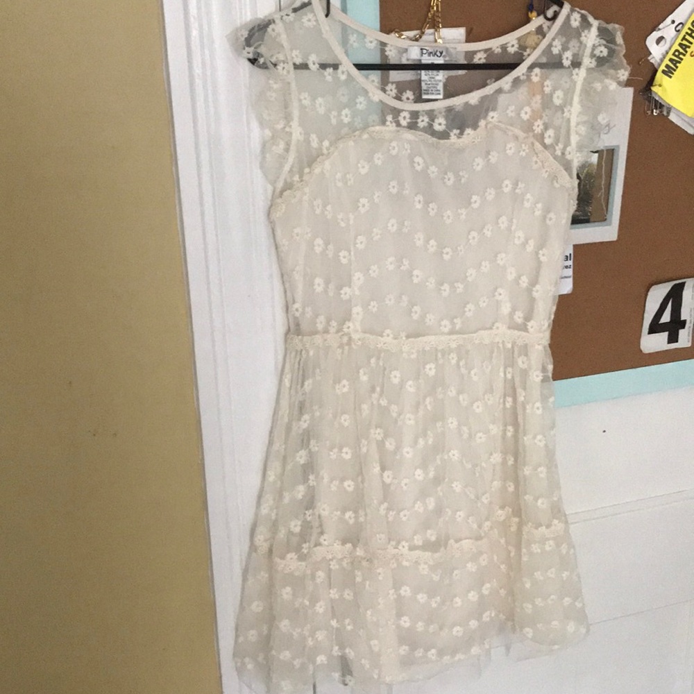 Beautiful white/creme dress